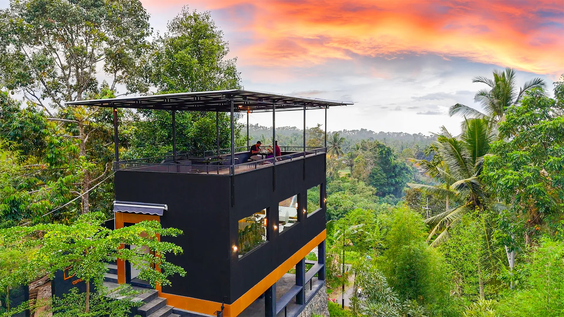 4. Rooftop Restaurant with Jungle Views - Ijen Villas by Comfy Villas - BG Coffee